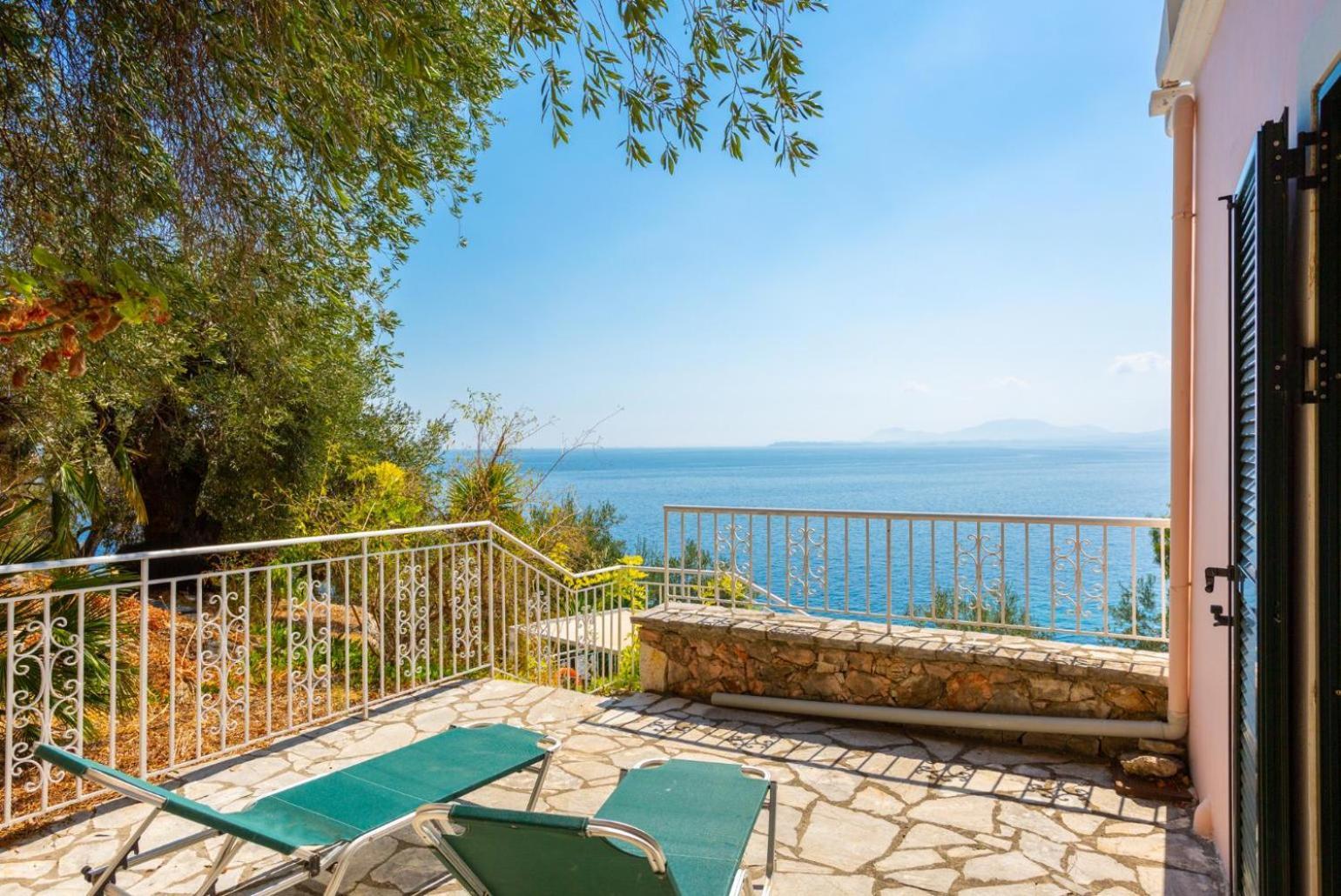 Villa Petros Katavolos Exterior photo
