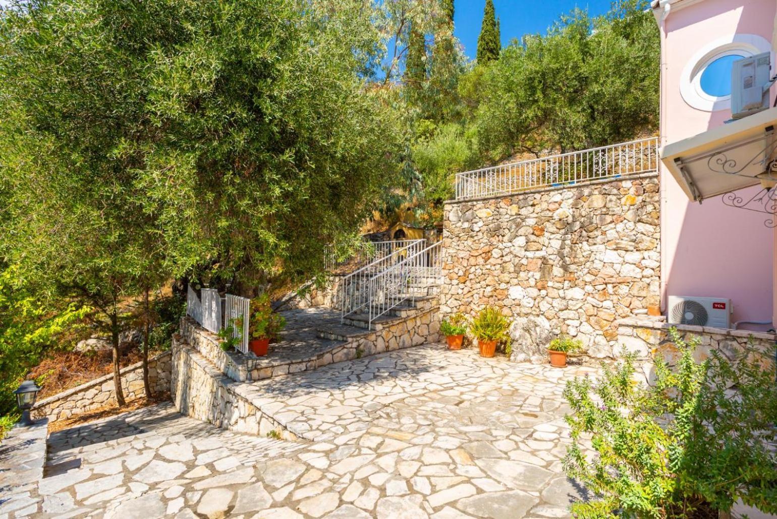 Villa Petros Katavolos Exterior photo